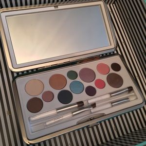 Clinique + Johnathan Adler: Chic Colour Kit